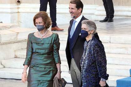 La reina emérita Sofía de España junto a su hermana, la princesa Irene de Grecia