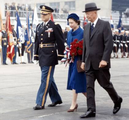 La reina fue recibida por el presidente Dwight Eisenhower y la primera dama Mamie Eisenhower en la Casa Blanca durante cuatro días.