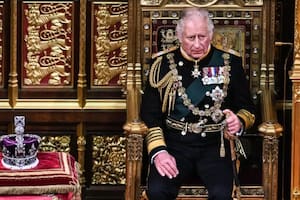 La turbulenta vida de Carlos, el príncipe que más tiempo esperó para subir al trono británico