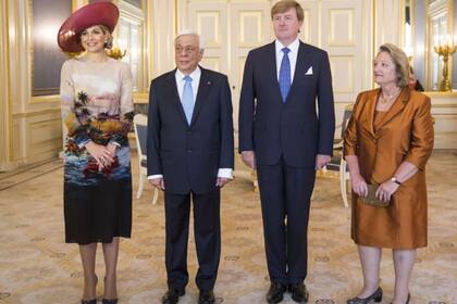 La reina había usado el mismo vestido en 2016, cuando recibió, junto al rey, al presidente de Grecia en La Haya