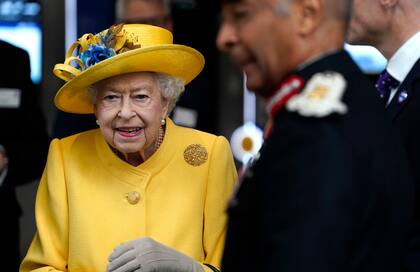 La reina Isabel, en Paddington Station. (Photo by Andrew Matthews / POOL / AFP)