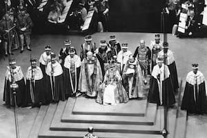 Los momentos históricos que marcaron los 70 años de reinado de Isabel II