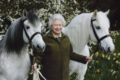La Reina Isabel II, en la foto oficial difundida por su 96 cumpleaños