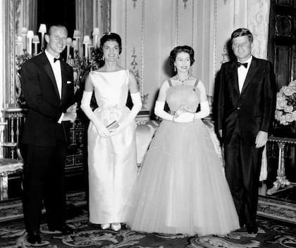 La reina Isabel II recibió a John F. Kennedy y su esposa Jackie en 1961, el encuentro no habría sido muy agradable, según publicaciones especializadas
