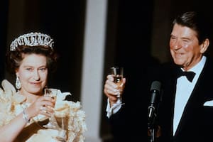 El FBI reveló que existió un plan para asesinar a la reina Isabel II en los Estados Unidos en los años 80