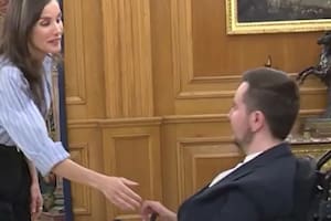 El incómodo momento de la reina Letizia con un hombre en silla de ruedas en el Palacio de la Zarzuela