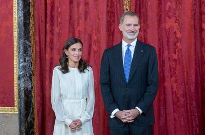 La reina Letizia y el rey Felipe VI, en el Palacio de la Zarzuela, en Madrid. 
POOL - Europa Press