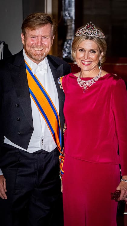 La reina llevó la tiara conocida como "cola de pavo" (Foto: Instagram @patrickvkatwijk)