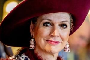 La reina Máxima cumplió compromisos en La Haya y causó sensación con un vestido de plumas (Foto: Instagram @queenmaximaloveandnetherlands)