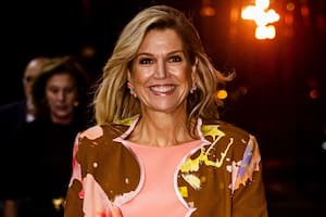 La reina Máxima deslumbró a todos con el espectacular abrigo estampado que lució durante un evento (Foto: Instagram @patrickvkatwijk)