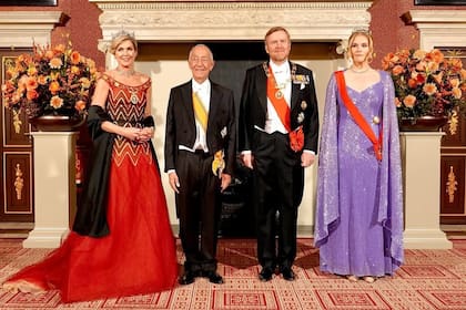 La reina Máxima, el presidente de Portugal, Marcelo Rebelo de Sousa, el rey Guillermo Alejandro y la princesa Amalia en el banquete de estado en el Palacio Real (Foto: Instagram @koninklijkhuis)