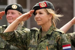 Máxima completó la primera parte de su entrenamiento militar, recibió una distinción y tuvo una hinchada de lujo