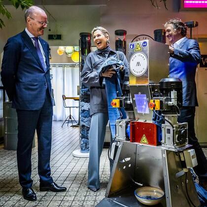 La reina Máxima llevó sus jeans para reciclar