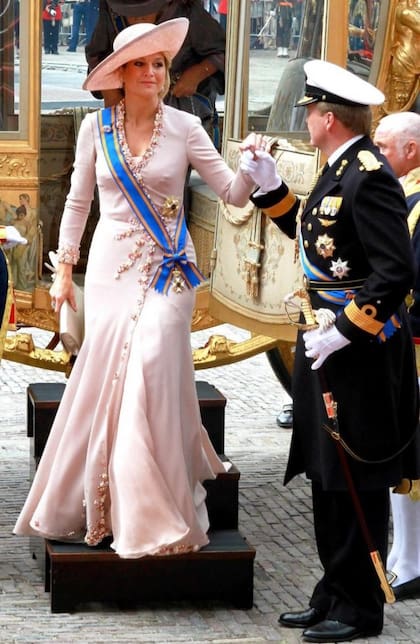La reina Máxima lució el mismo vestido el 21 de septiembre de 2010 para el Día de la Princesa (Prinsjesdag) (Foto: modekoninginmaxima.nl)