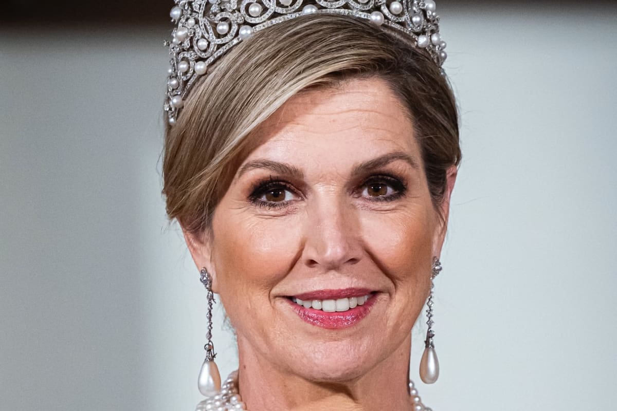 La reina Máxima Zorreguieta deslumbró en un banquete con un sofisticado vestido bordado y una tiara de diamantes