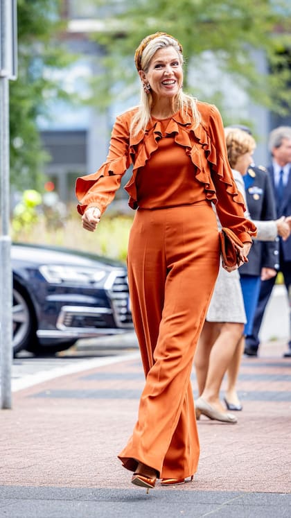 La reina Máxima se lució con un elegante look monocromático (Foto: Instagram @patrickvkatwijk)