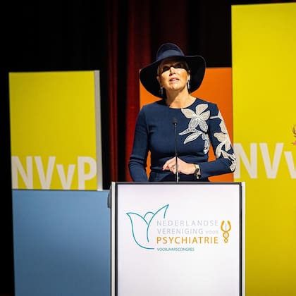 La reina Máxima también usó este vestido el 29 de marzo de 2023 para la 51° Conferencia de primavera de la Asociación Holandesa de Psiquiatría.(Foto: Instagram @koninklijkhuis)