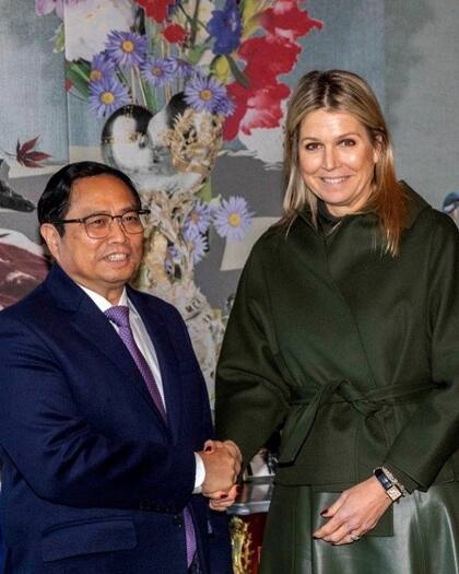 La reina Máxima usó el mismo outfit en diciembre de 2022, cuando se reunió con el Primer Ministro de Vietnam, Pham Minh Chính en el Palacio Huis Ten Bosch (Foto: Instagram @koninklijkhuis)