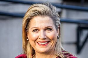 La reina Máxima Zorreguieta causó sensación con su look cuadrillé durante su más reciente actividad (Foto: Instagram @patrickvkatwijk)