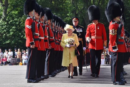 La reina participa de un evento en el palacio de Holyrood, en Edimburgo, el 28 de junio pasado