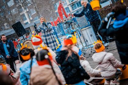 La reina se sumó a los shows musicales bajo la nieve (Foto: Instagram @meermuziekindeklas)