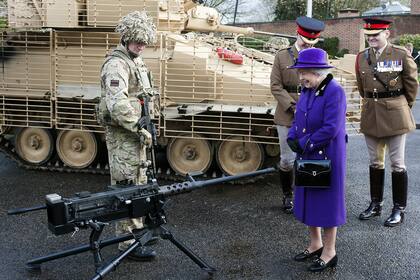 La reina “se unió a las armas” en Balmoral, lo que significa que participó en la caza de aves en la finca