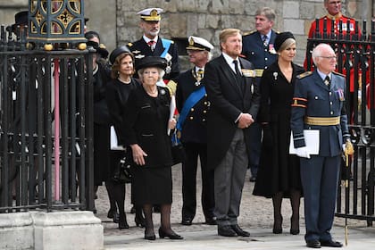 La reina Silvia de Suecia (izquierda), el rey Felipe VI de España (segundo a la izquierda), el rey Carl Gustav XVI de Suecia (centro), el rey Guillermo de los Países Bajos (centro a la derecha) y la reina Máxima de los Países Bajos