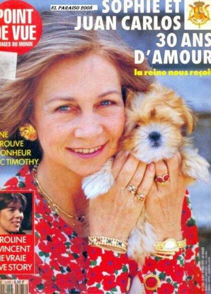 La reina Sofía con su anillo en una antigua tapa de la revista "Point de Vue"