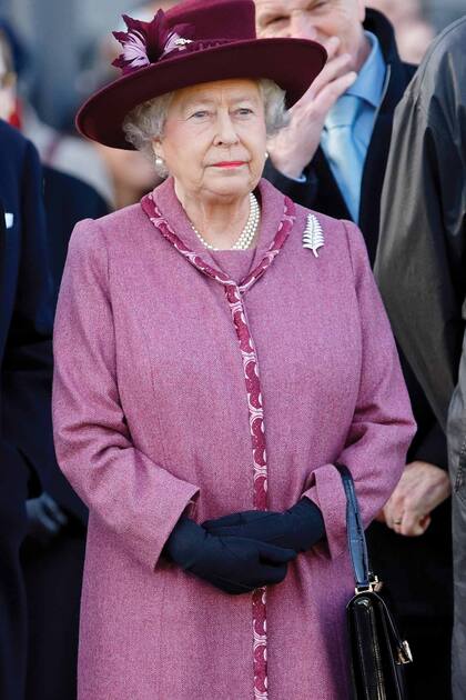 La Reina usó el broche Silver Fern cuando el Primer Ministro de Nueva Zelanda visitó Londres en 2008.