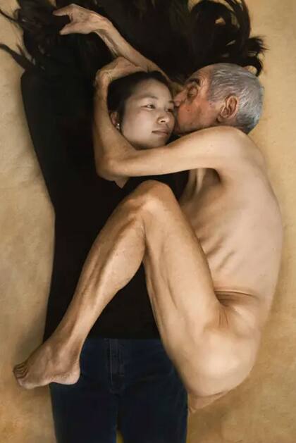 La reinterpretación del legendario retrato de Yoko Ono y John Lennon por Annie Leibovitz.