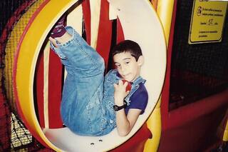 Es hijo del actor más buscado de los 80 pero hizo su propio camino: trabaja como delivery y en una inmobiliaria