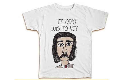 La remera con la caricatura de Luisito Rey, el malvado más odiado de México