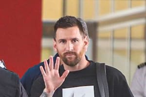 Messi llegó a la Argentina: la curiosa remera de US$655 que lució en su arribo al país