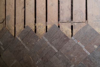 La remodelacin implic tratar de conservar todo lo posible. En la imagen, el complejo rompecabezas con los listones de madera