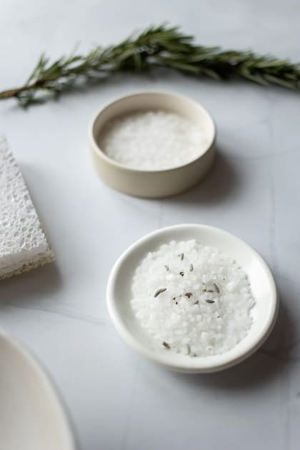 La renovación regular del contenido resulta esencial si presenta humedad o grumos para mantener la energía activa