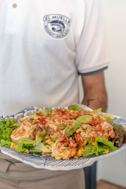 La renovada propuesta de El Muelle incluye los típicos platos de mar con pesca local