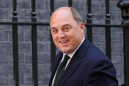 El secretario de Defensa de Gran Bretaña, Ben Wallace, llega a una reunión de gabinete en el número 10 de Downing Street en Londres, el 7 de junio de 2022