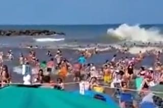 Qué se sabe de la ola gigante causó un muerto y 35 heridos en Mar Chiquita