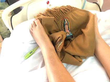 La réplica del poncho del Cura Brochero que acompañó en la recuperación de Pedrito Heguy