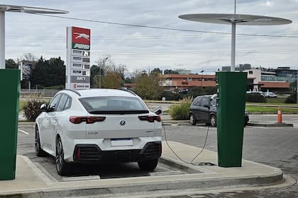 La reposición de la batería en cargadores lentos demanda unas 4 horas