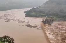Inundaciones en Brasil: se rompió una represa y evacúan la zona por el riesgo de derrumbe