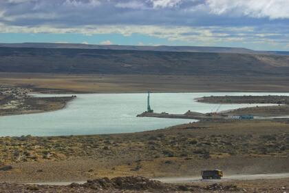 La represa Cóndor Cliff se espera que esté terminada en abril de 2024