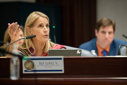 La representante republicana Vicki López criticó duramente la gestión de DeSantis: declaró que si realmente buscaba eficiencia gubernamental, su presupuesto lo reflejaría
