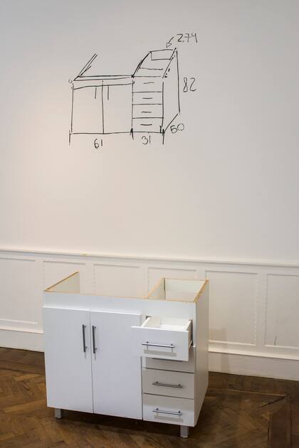 La reproducción de un dibujo hallado en la calle, y el mueble construido en base a ese dibujo