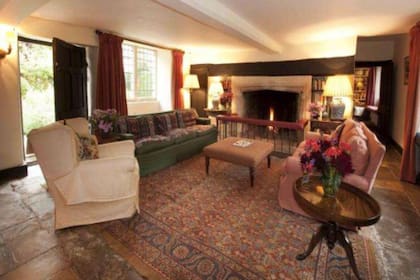 La residencia cuenta con tres salas de estar, cinco baños y ocho cuartos. Cuesta casi cinco millones de dólares