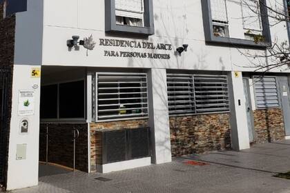 La residencia geriátrica Del Arce, donde 30 residentes y 15 empleados dieron positivo de Covid-19; siete jubilados murieron