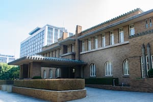 Masacres, apariciones y un exorcismo: la historia oculta de la residencia que ahora habita la primera ministra de Japón