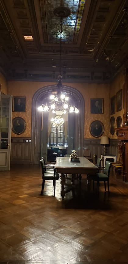 La Residencia Peña fue construida hace más de cien años y proyectada por el arquitecto Jules Dormal, el mismo que participó en el diseño del Teatro Colón y el Congreso de la Nación