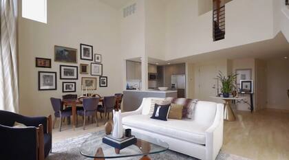 La residencia que pertenecía a Kamala Harris tiene living, comedor y cocina integrados