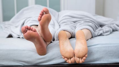 La respuesta científica de cómo deben estar los pies al dormir